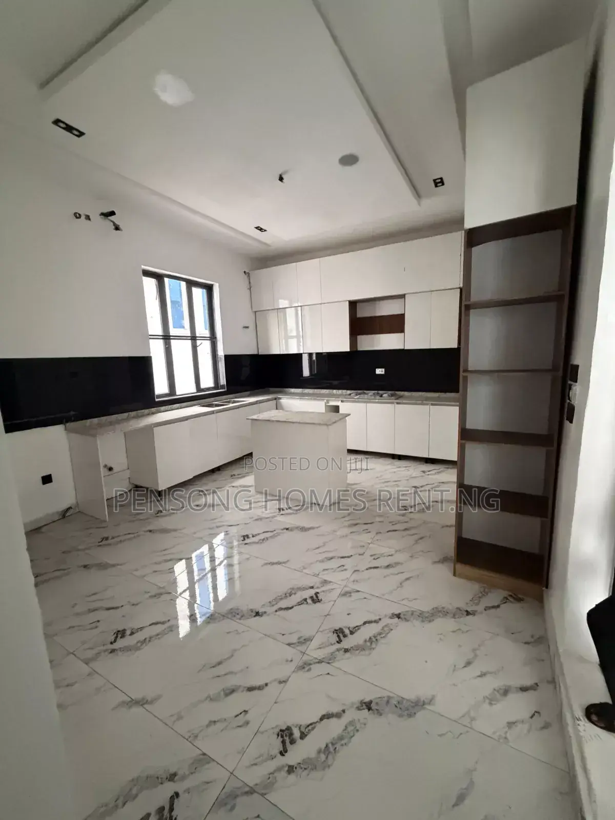 5bdrm Duplex in Lekki Palm, Ado / Ajah for sale