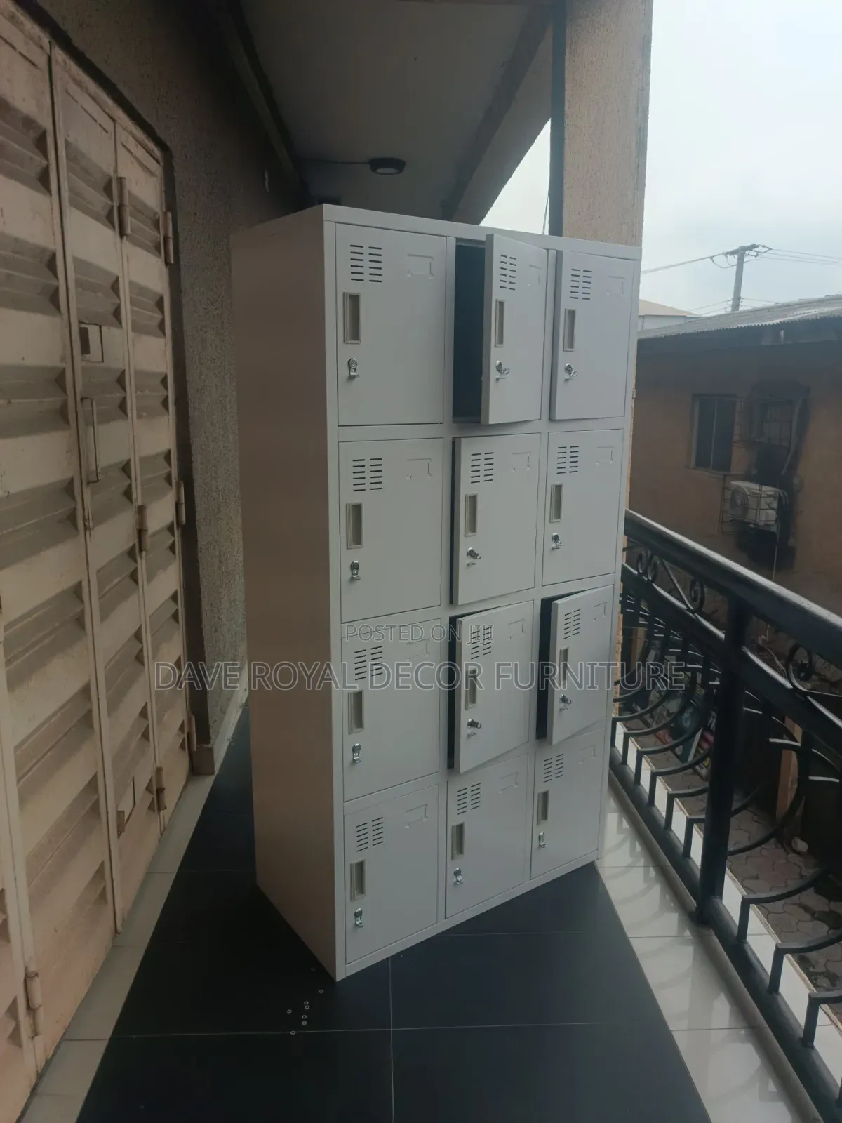 Quality Metal 12 Doors Locker