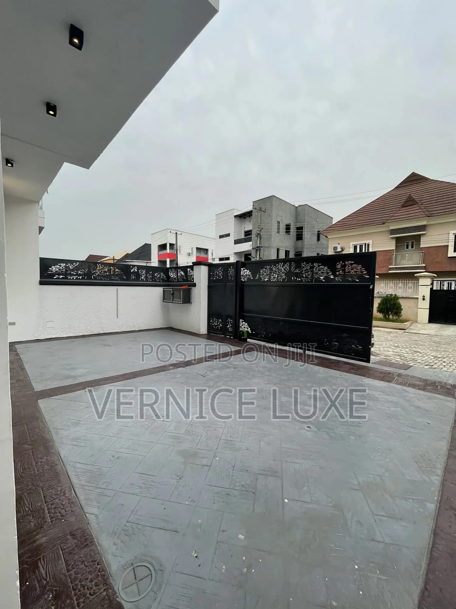 4bdrm Duplex in Idado for sale