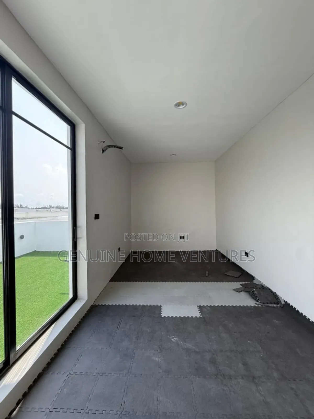 5bdrm Duplex in Orchid Via Chevron for sale