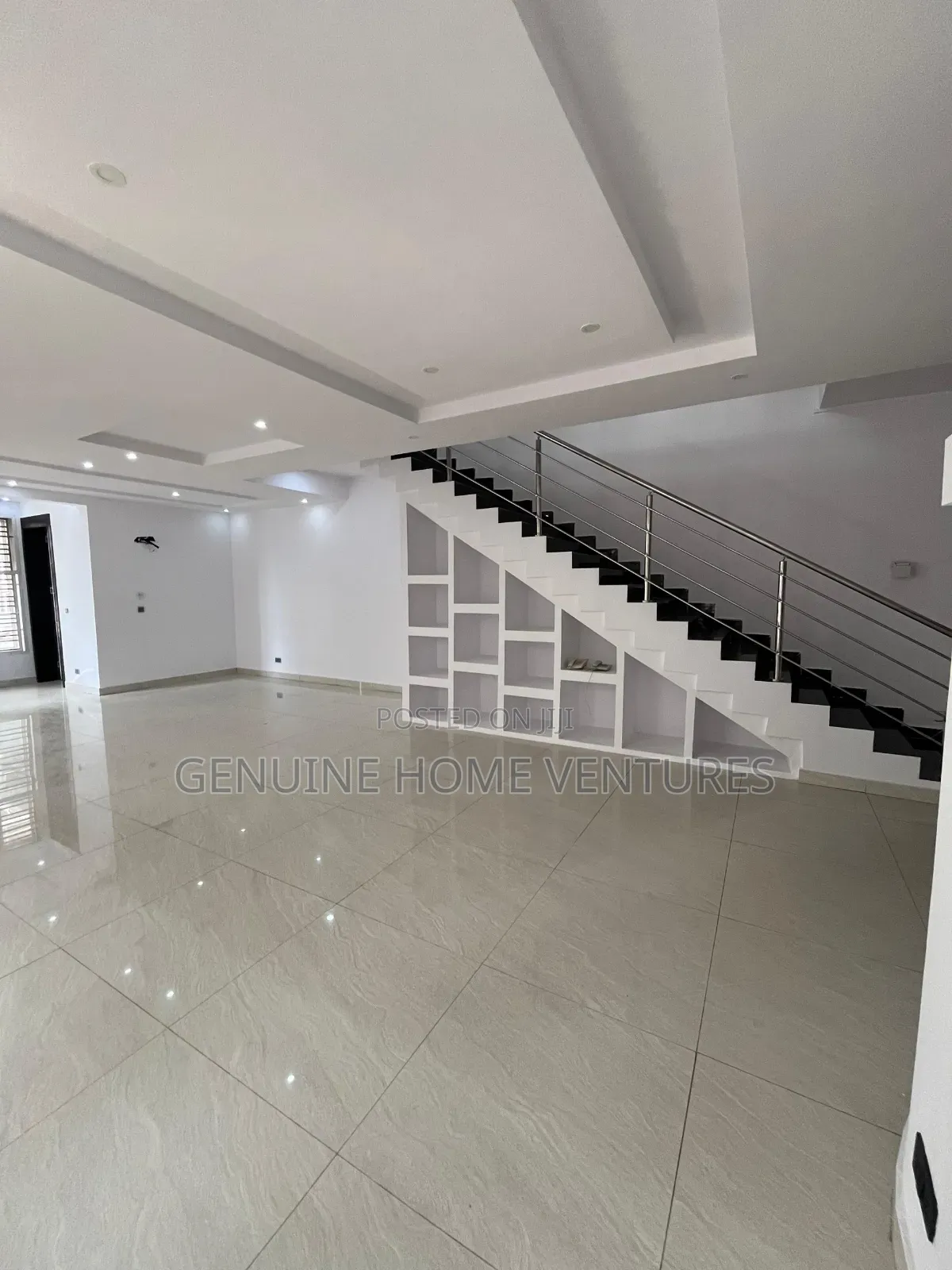 5bdrm Duplex in Osapa London for sale