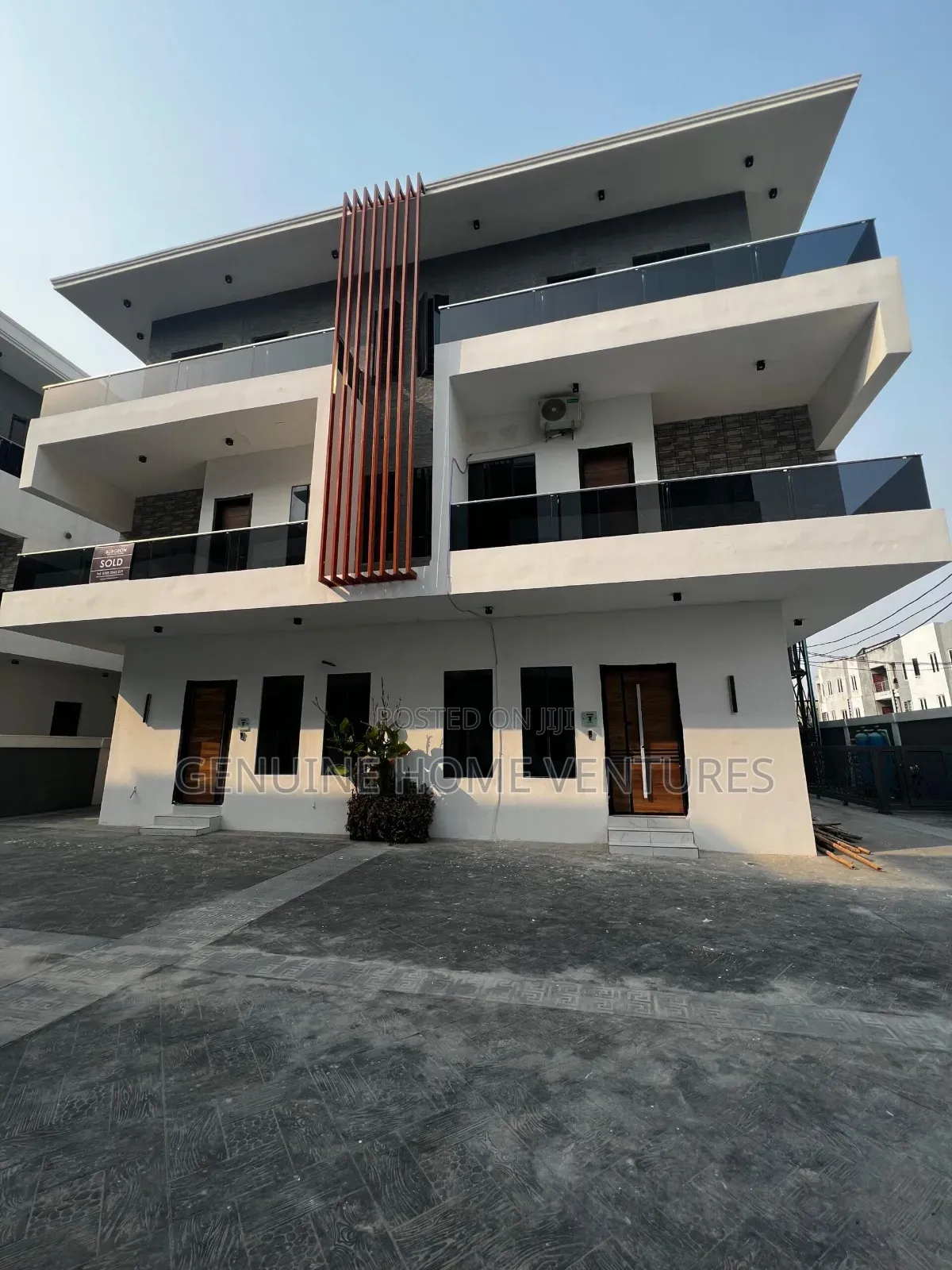 5bdrm Duplex in Ikate for sale