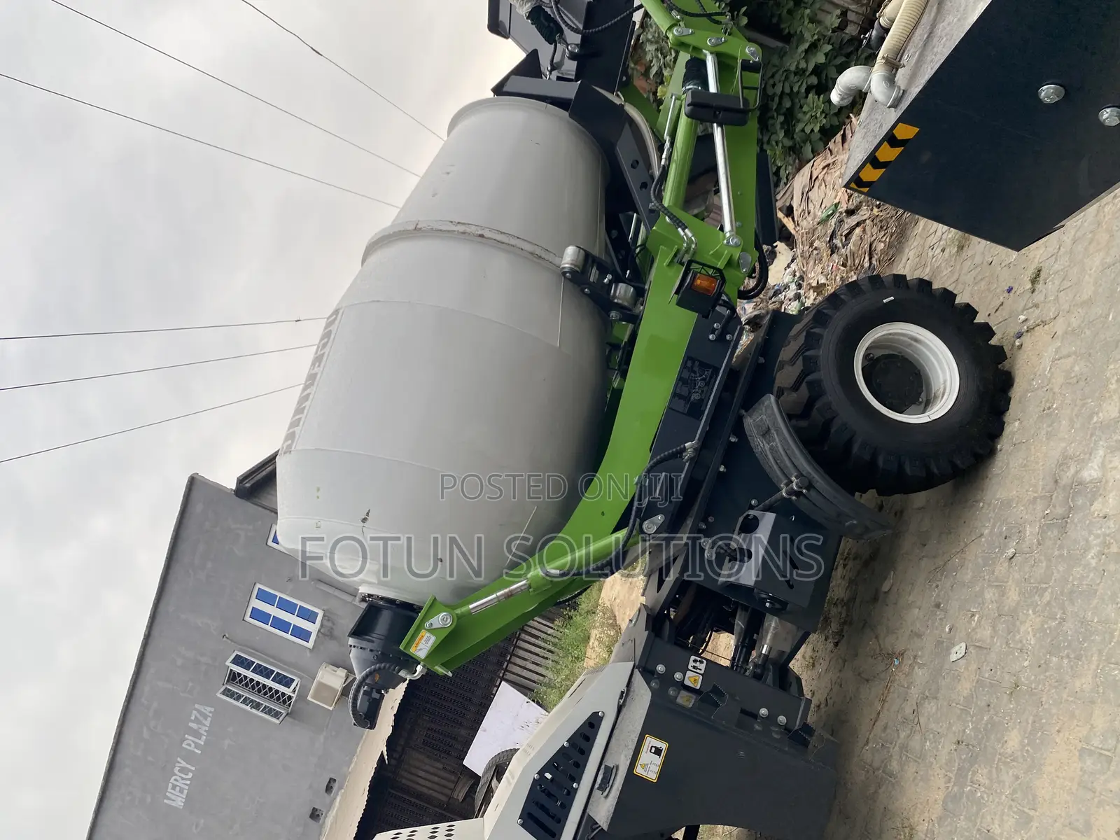 Self Loading Concrete Mixer 4cubic