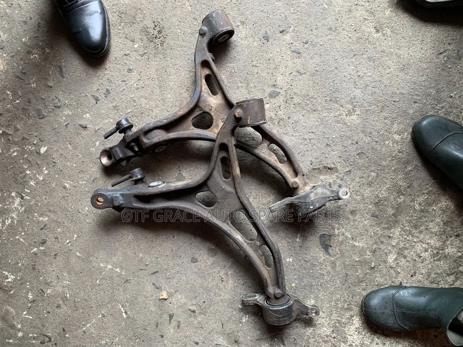 Lower Arm for Jeep Cherokee