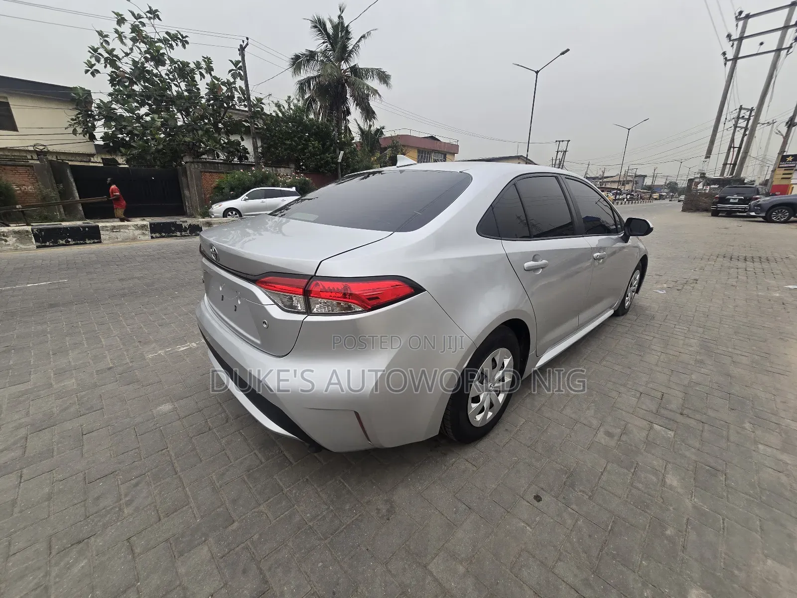 Toyota Corolla LE 2021 Silver