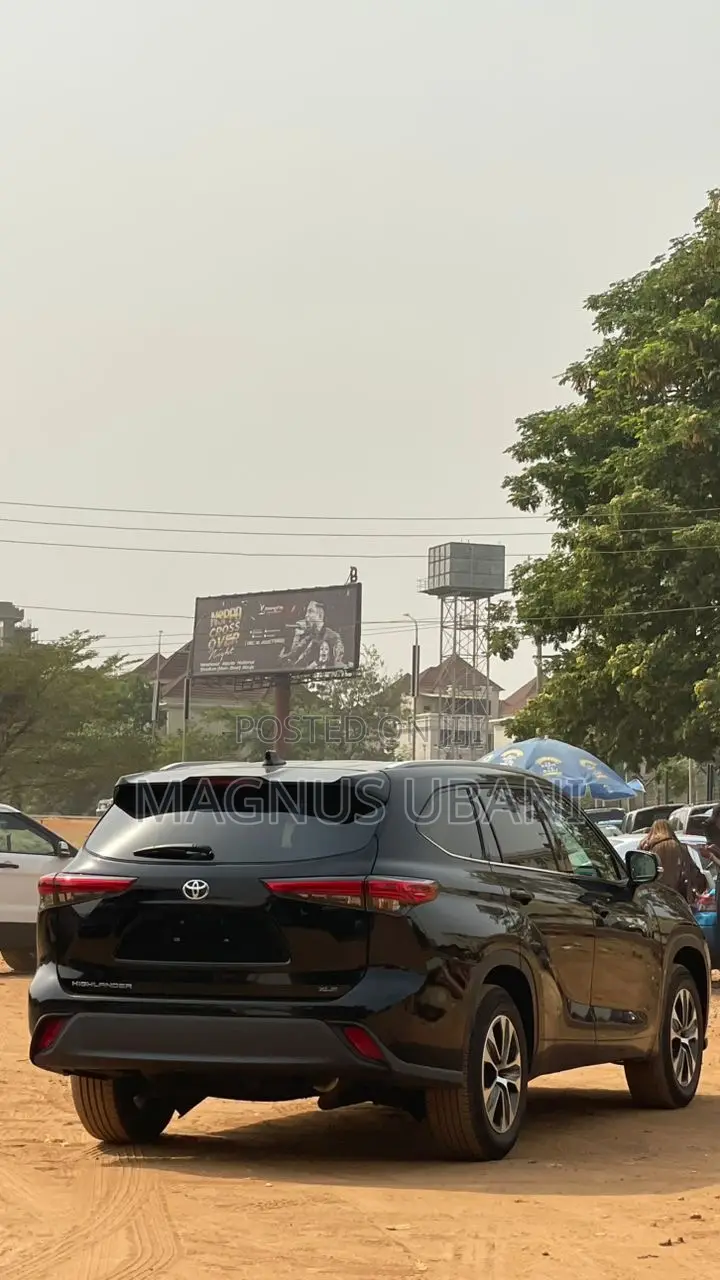 Toyota Highlander XLE 2022 Black