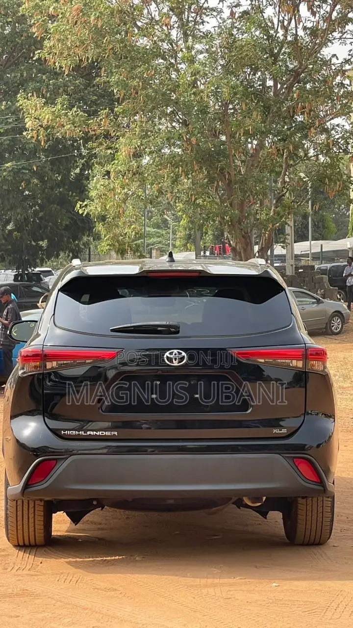 Toyota Highlander XLE 2022 Black