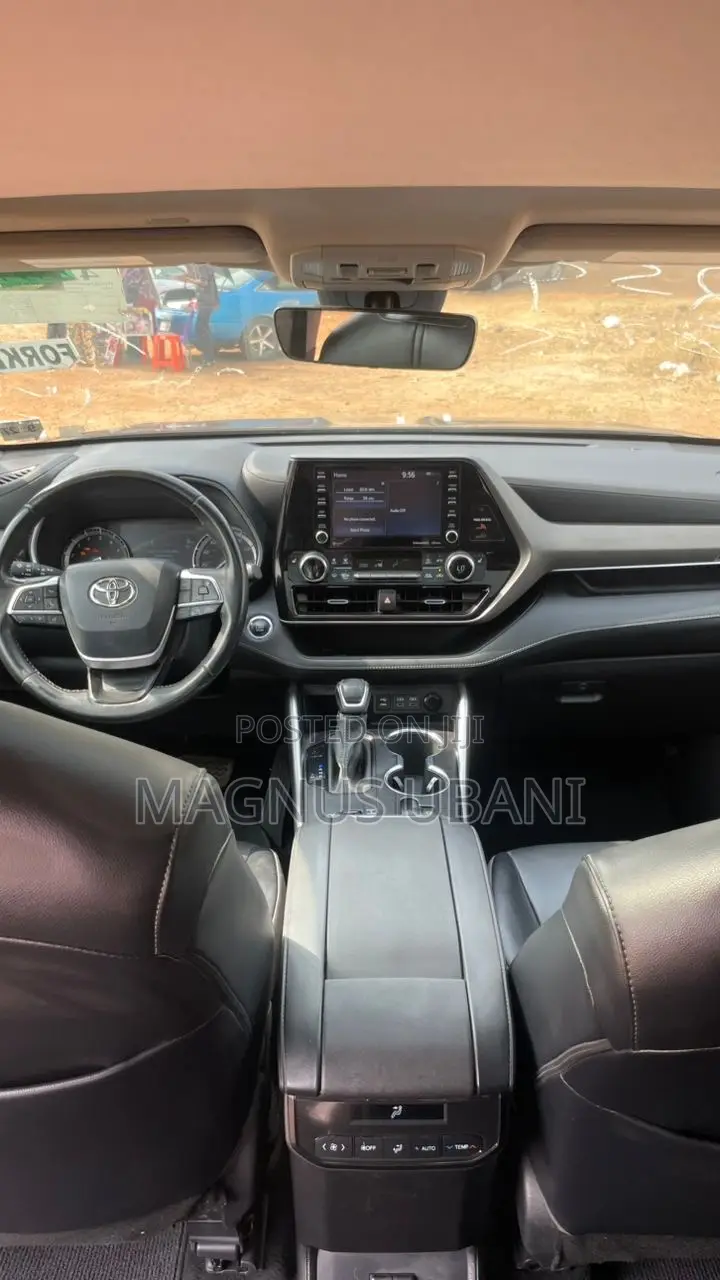 Toyota Highlander XLE 2022 Black