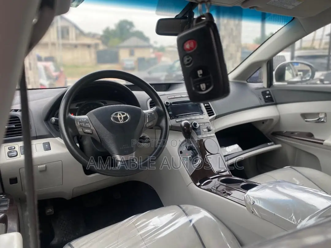 Toyota Venza AWD 2010 White