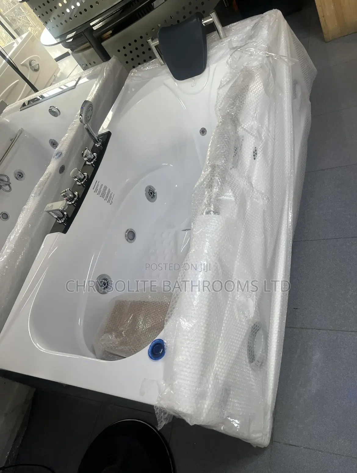 Hydromassage Jacuzzi Bathtub