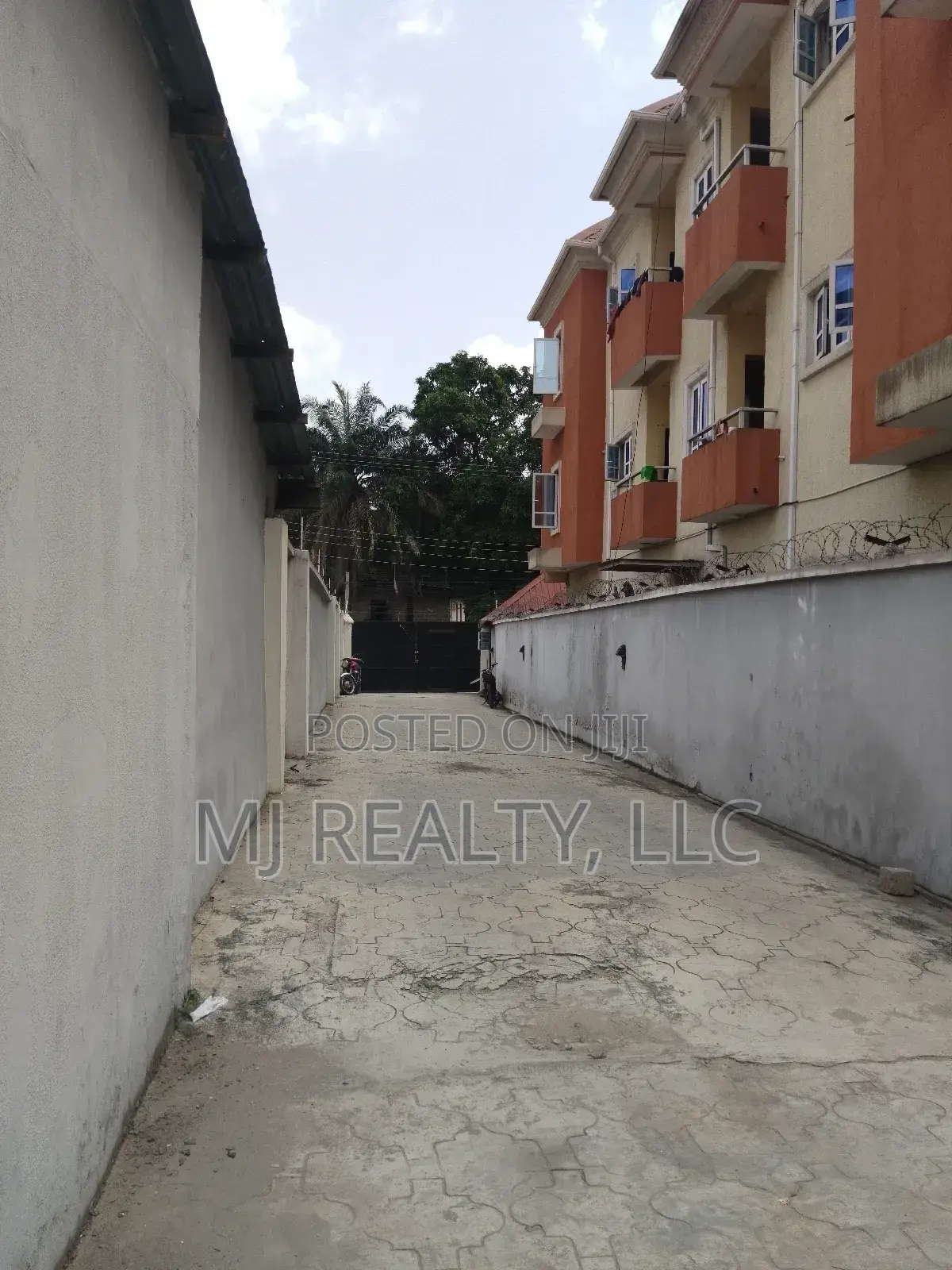 3bdrm Apartment in Ikeja GRA for sale