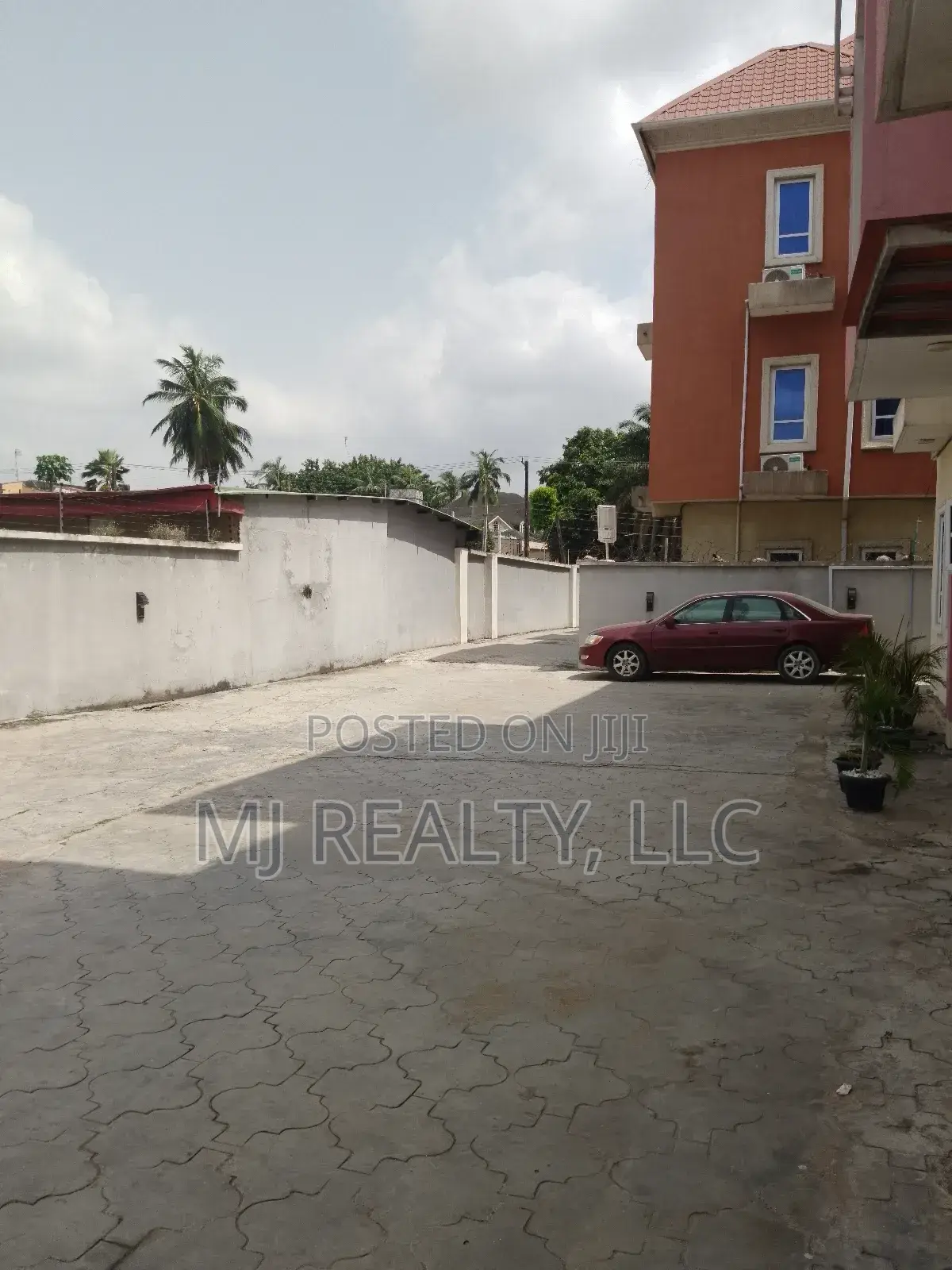 3bdrm Apartment in Ikeja GRA for sale