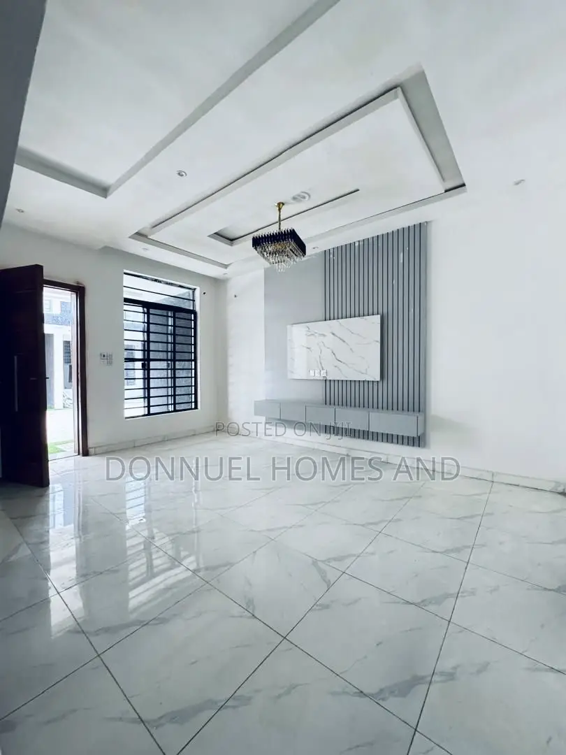 4bdrm Townhouse / Terrace in Ikota for rent