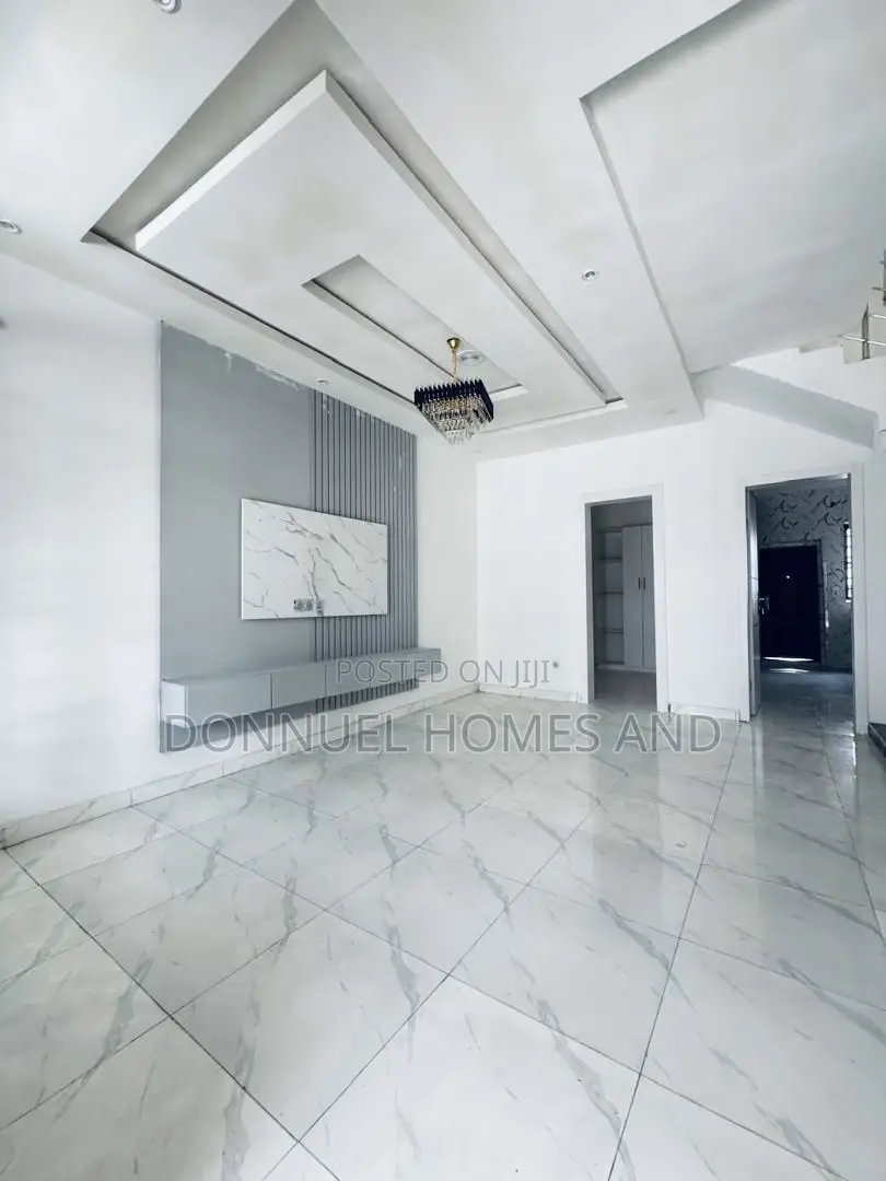 4bdrm Townhouse / Terrace in Ikota for rent