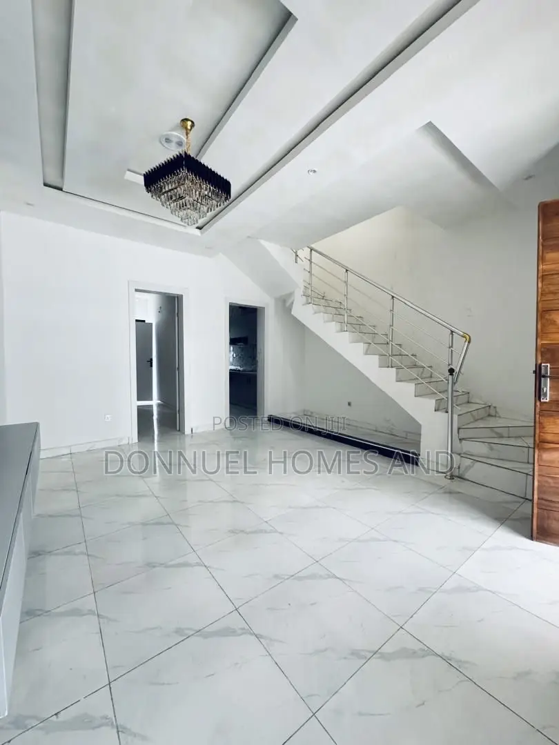 4bdrm Townhouse / Terrace in Ikota for rent