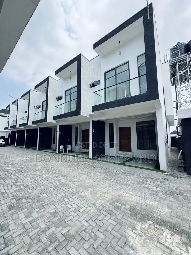 4bdrm Townhouse / Terrace in Ikota for rent