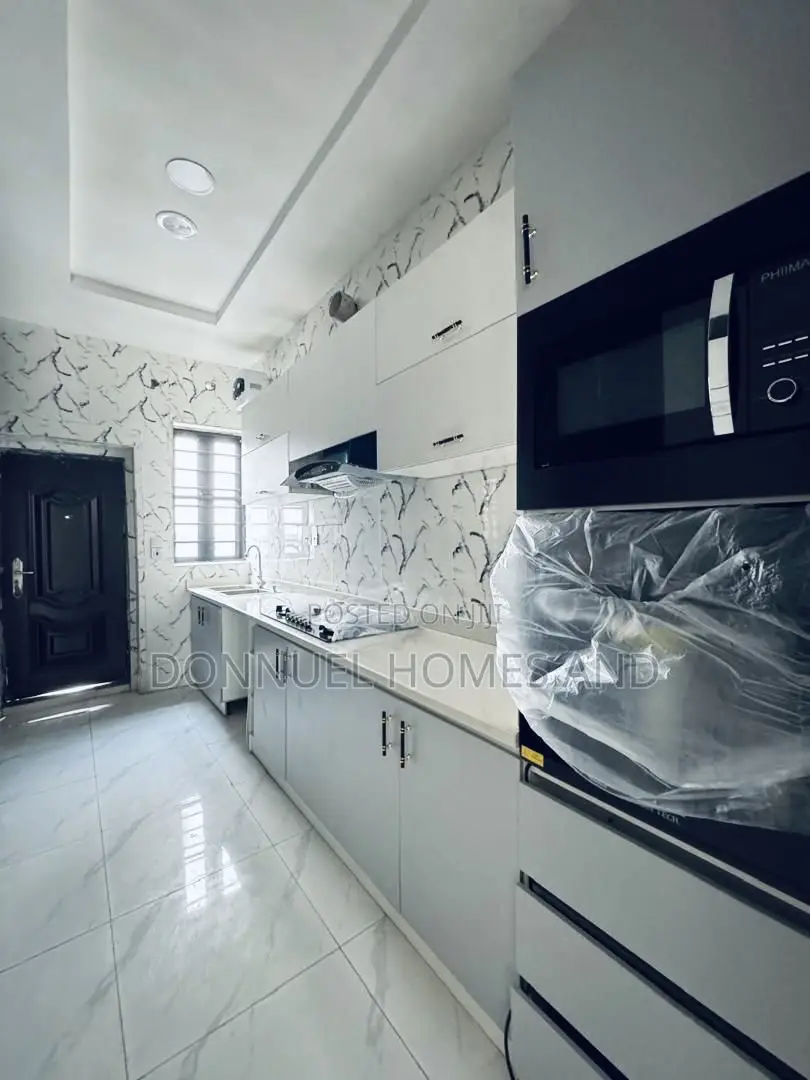 4bdrm Townhouse / Terrace in Ikota for rent