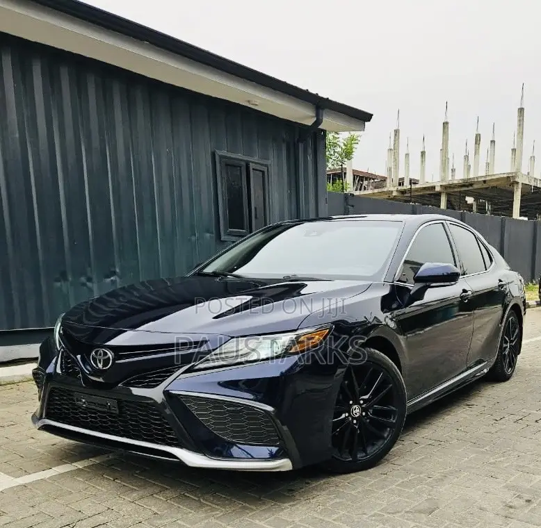 Toyota Camry XSE 2021 Blue