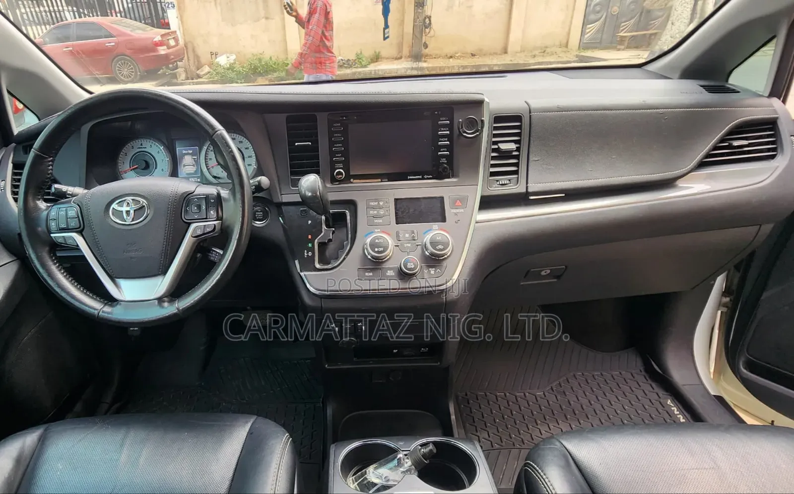 Toyota Sienna SE Premium (3.5L 6cyl 8A) 2018 White