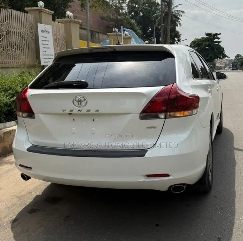 Toyota Venza V6 AWD 2012 White