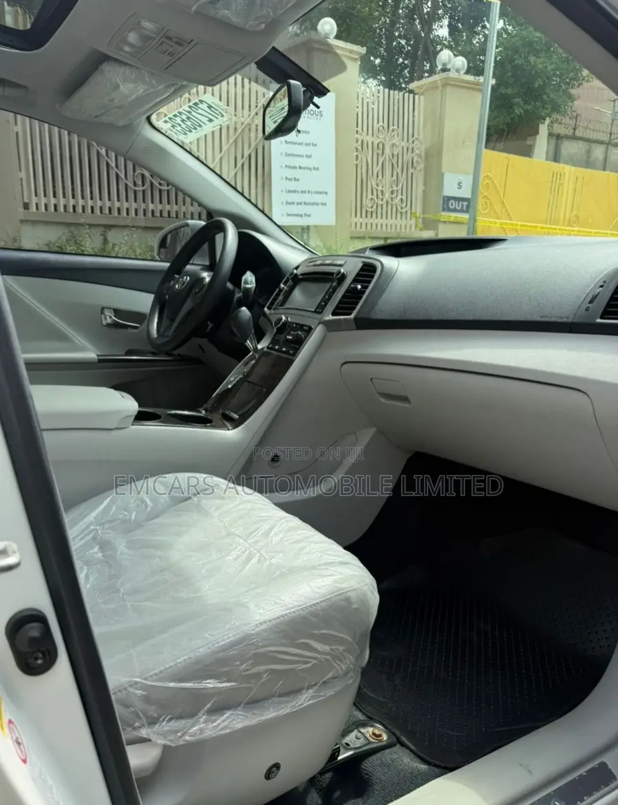 Toyota Venza V6 AWD 2012 White