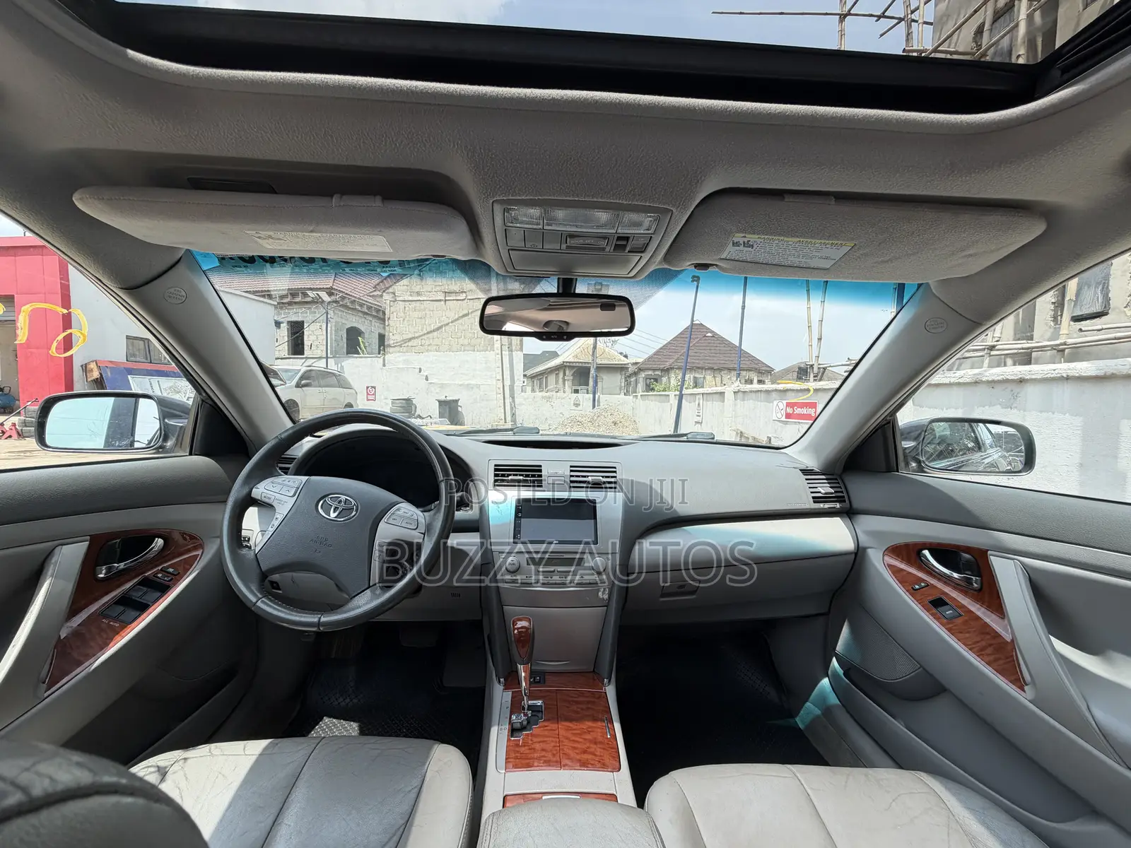 Toyota Camry XLE V6 4dr Sedan (3.5L 6cyl 6A) 2011 Gray