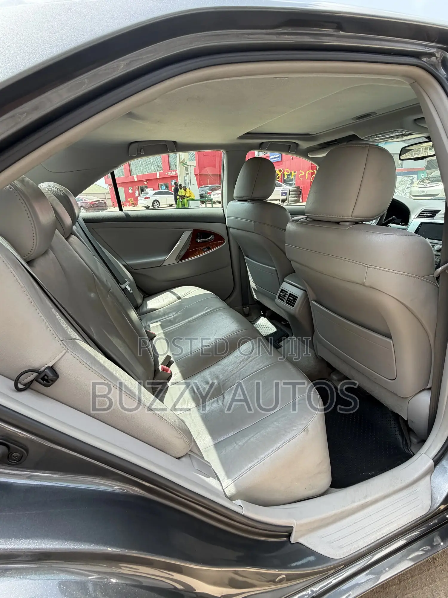 Toyota Camry XLE V6 4dr Sedan (3.5L 6cyl 6A) 2011 Gray