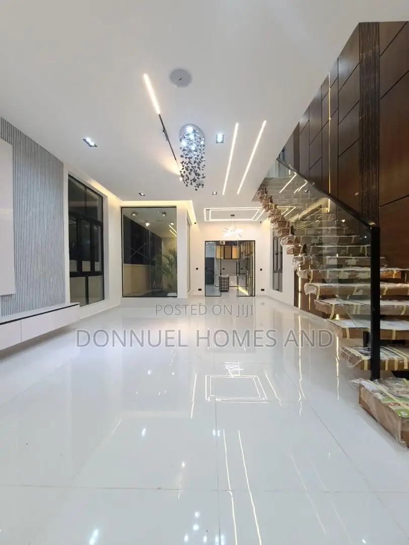 5bdrm Duplex in Ikota for sale