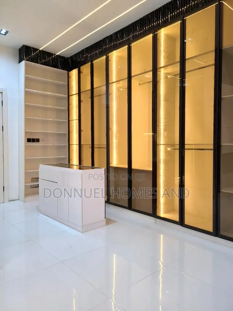 5bdrm Duplex in Ikota for sale