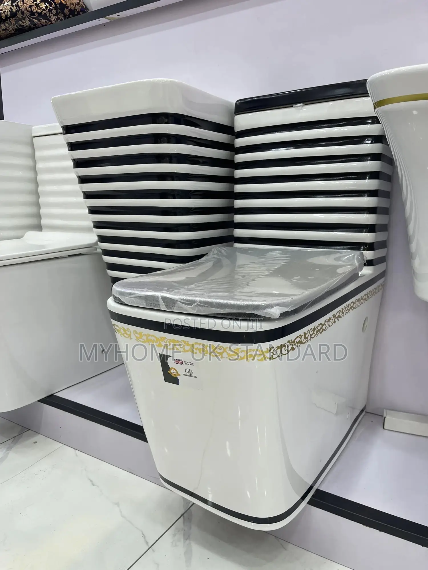 Luxury Modern Toilet Seat Set With Suspended Wash Hand Basin