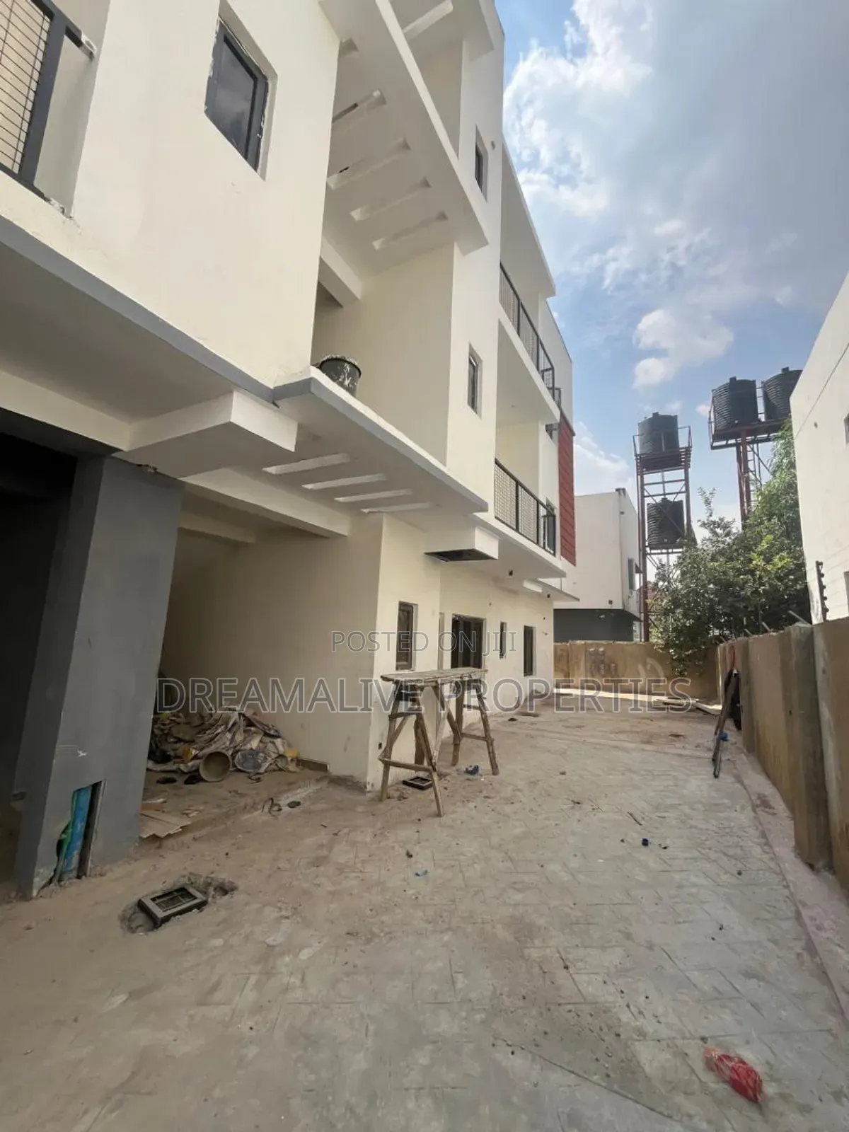 3bdrm Apartment in An Estate, Dawaki for rent