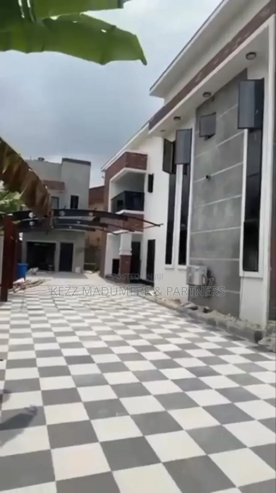 5bdrm Duplex in Refinery Road , for sale