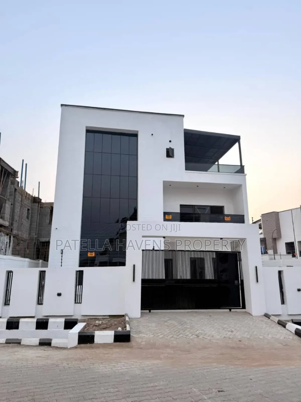 5bdrm Duplex in Idu for sale