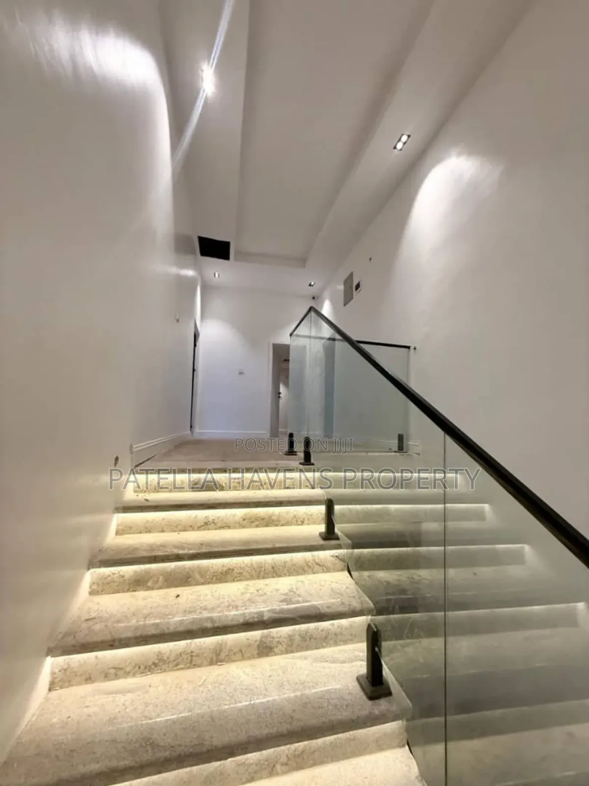 5bdrm Duplex in Idu for sale