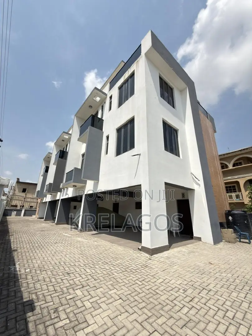 5bdrm Duplex in Thomas Estate for sale