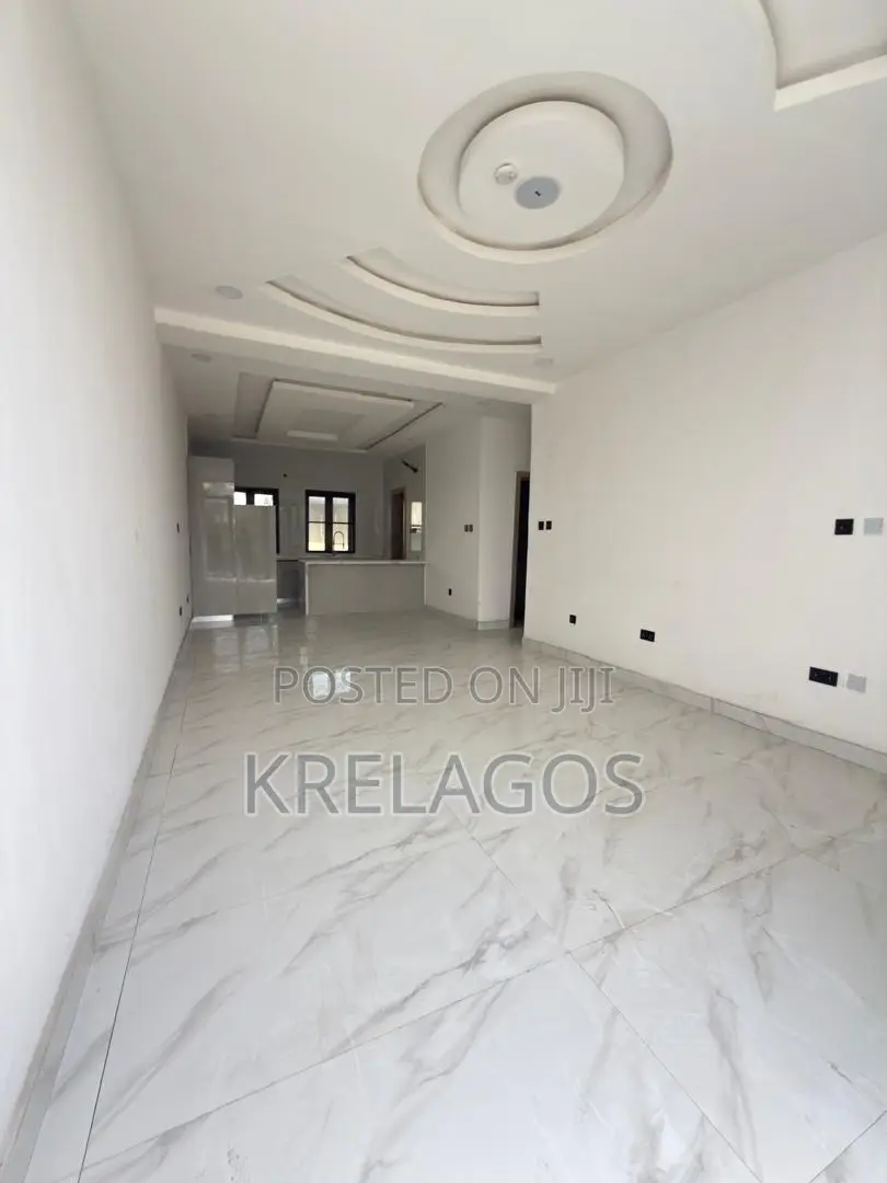 5bdrm Duplex in Thomas Estate for sale