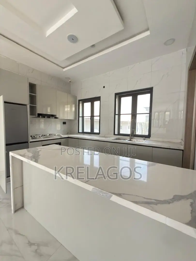 5bdrm Duplex in Thomas Estate for sale