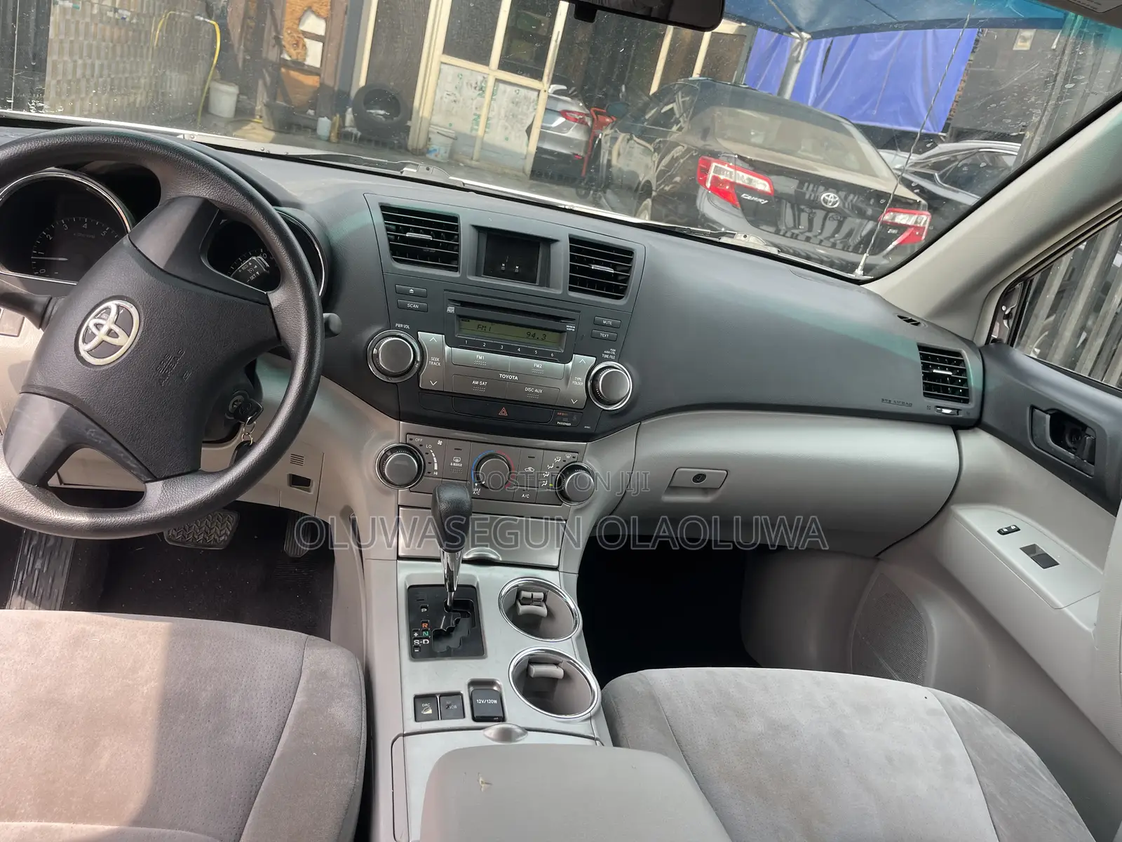 Toyota Highlander 3.5L 2WD 2013 White