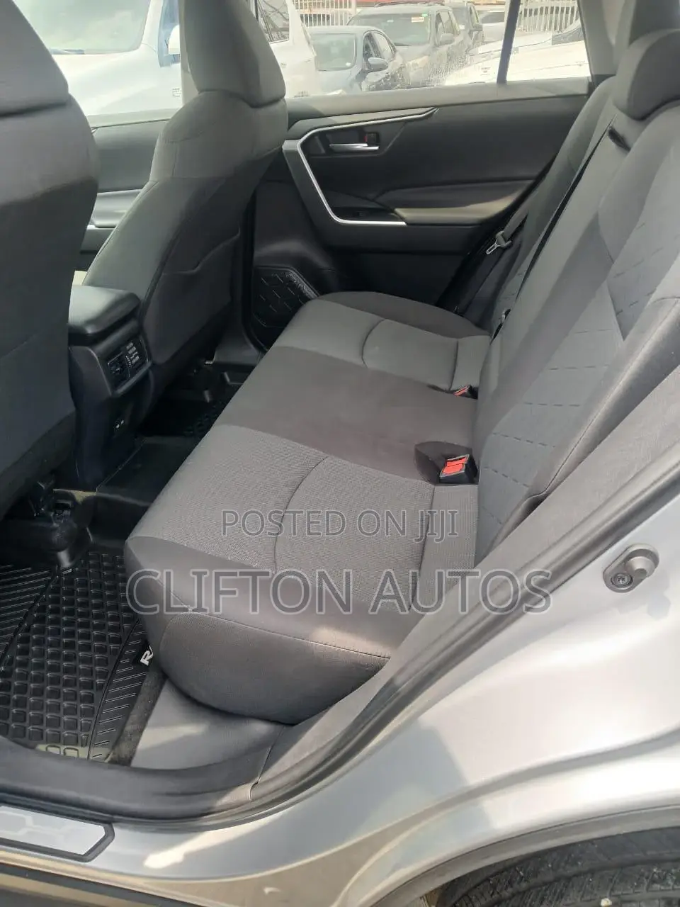 Toyota RAV4 XLE 2022 Gray