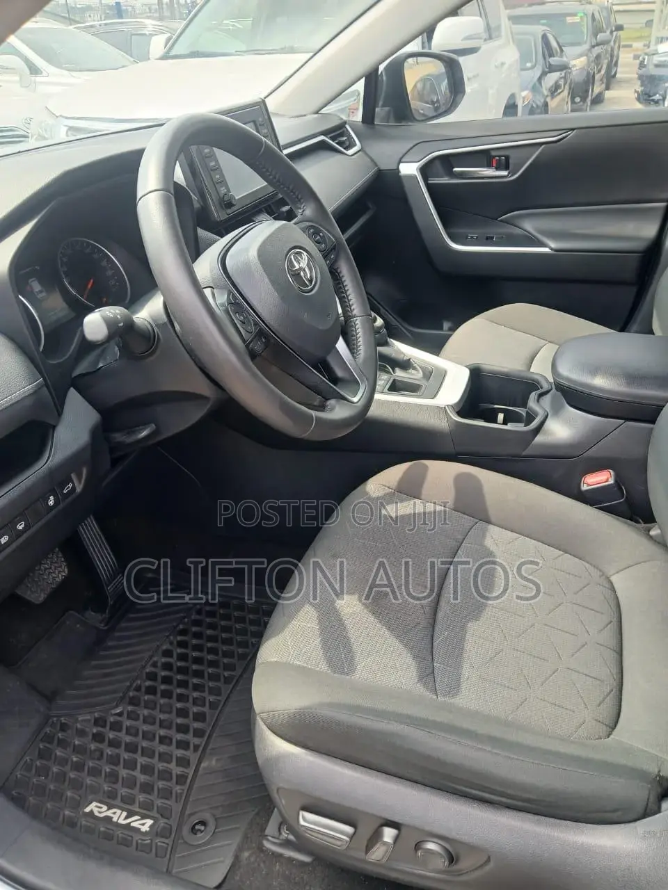 Toyota RAV4 XLE 2022 Gray