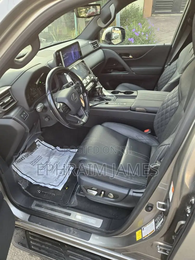 Lexus LX 600 2023 Gray