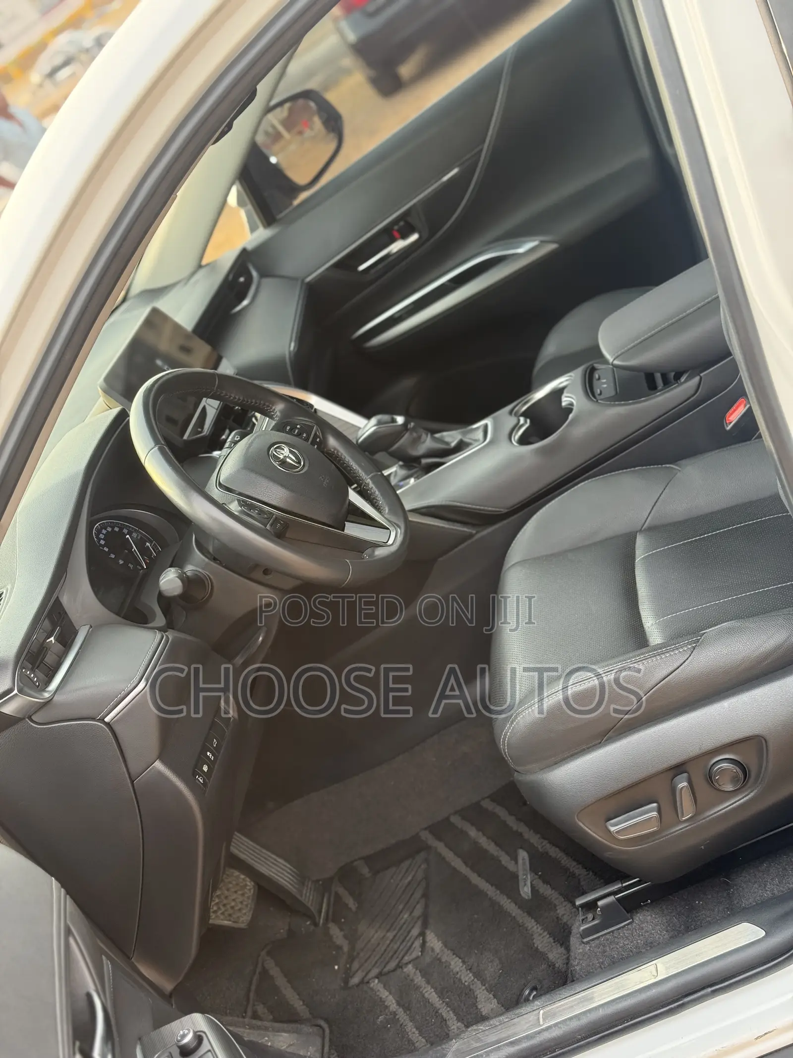 Toyota Venza XLE AWD 2024 White