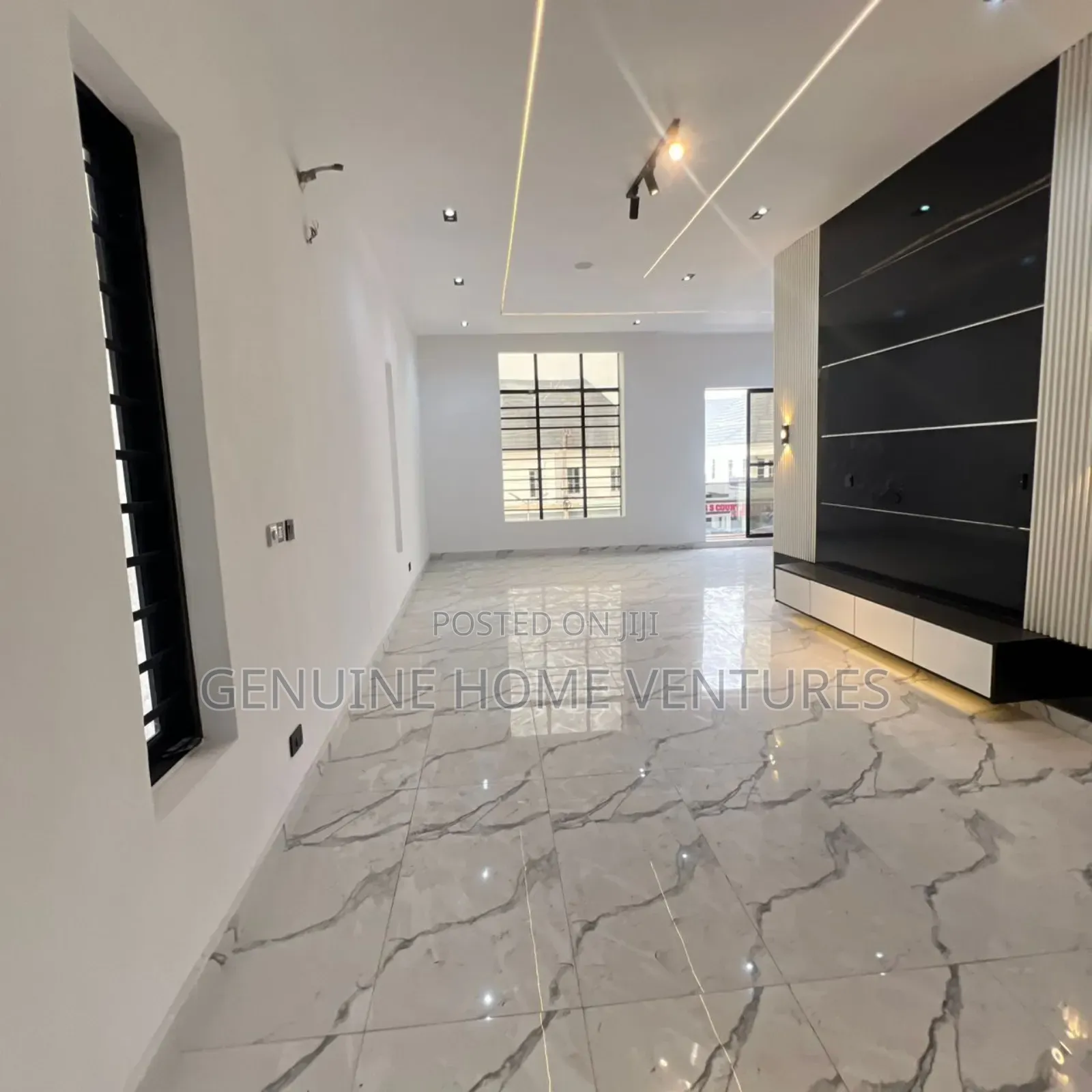5bdrm Duplex in Orchid, Chevron for sale