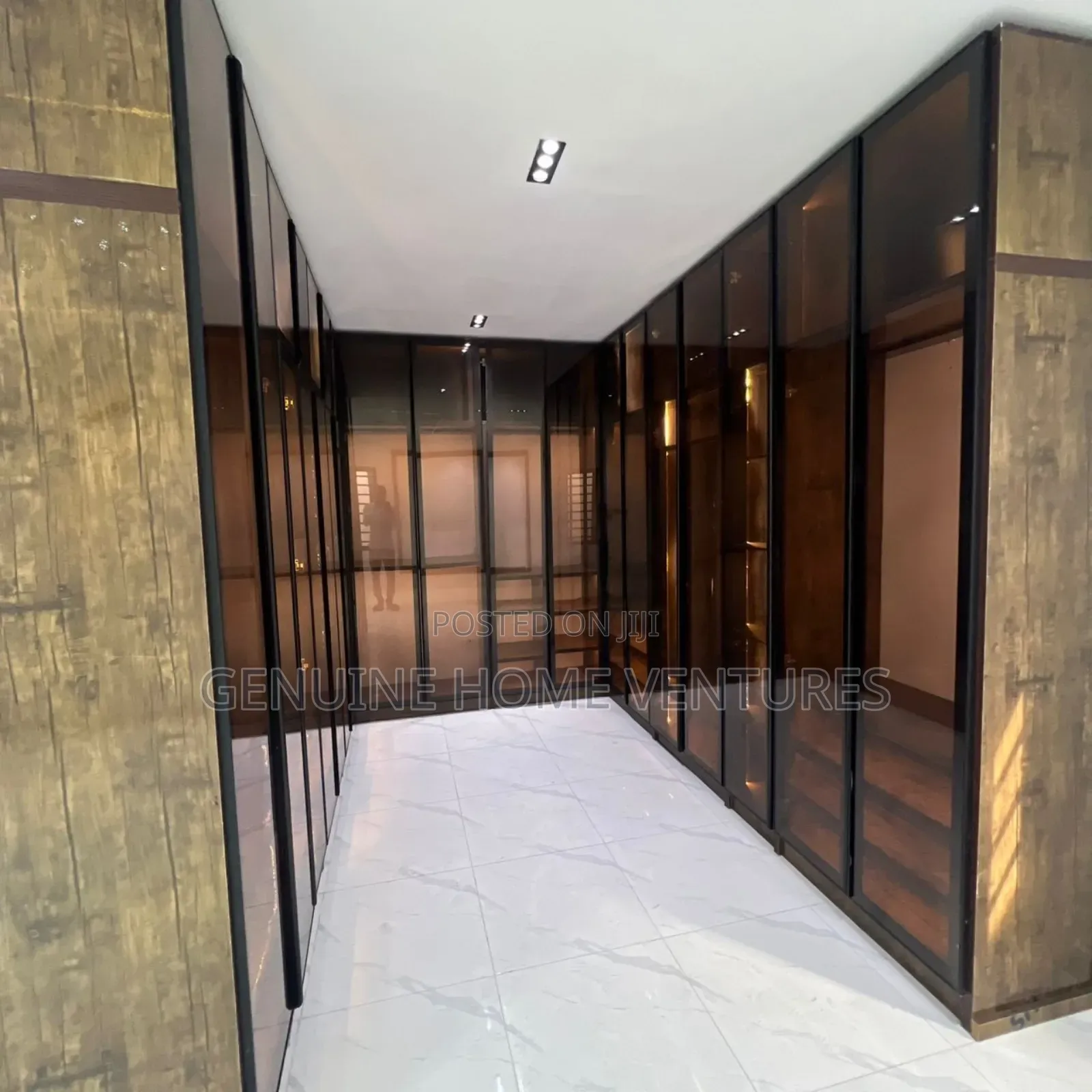 5bdrm Duplex in Orchid, Chevron for sale