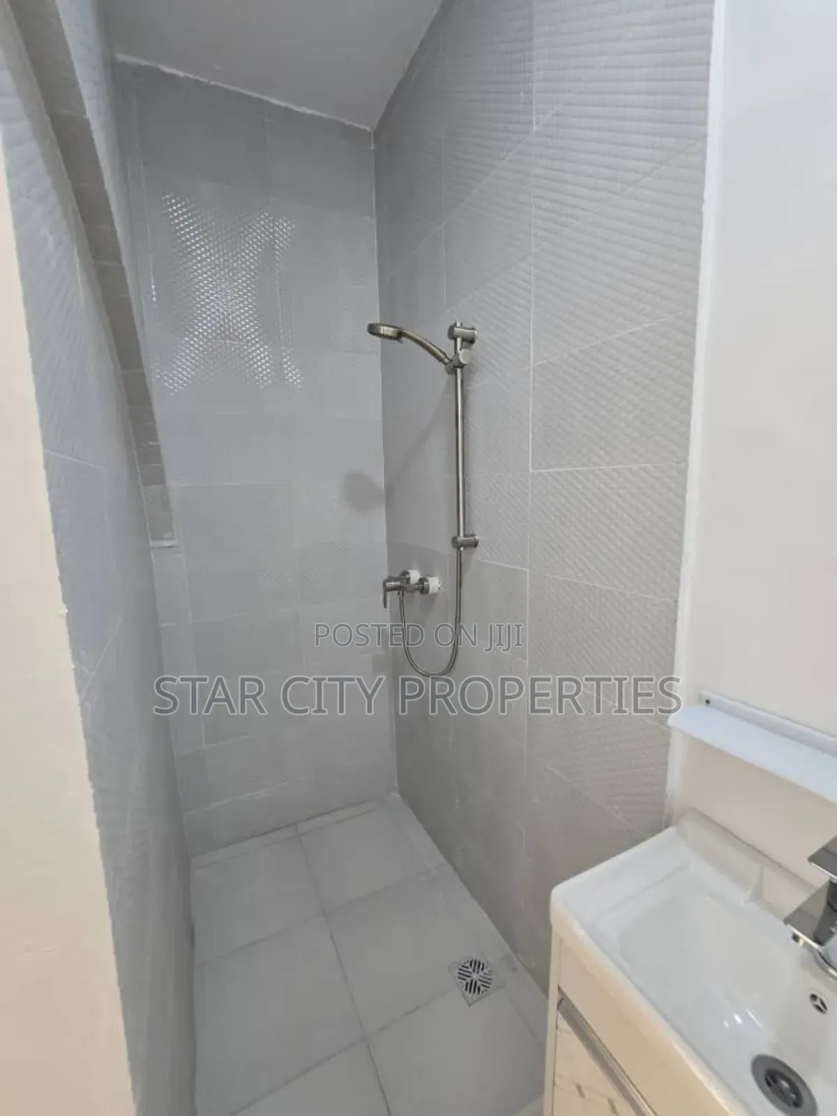 2bdrm Apartment in Omole Phase 2 for rent