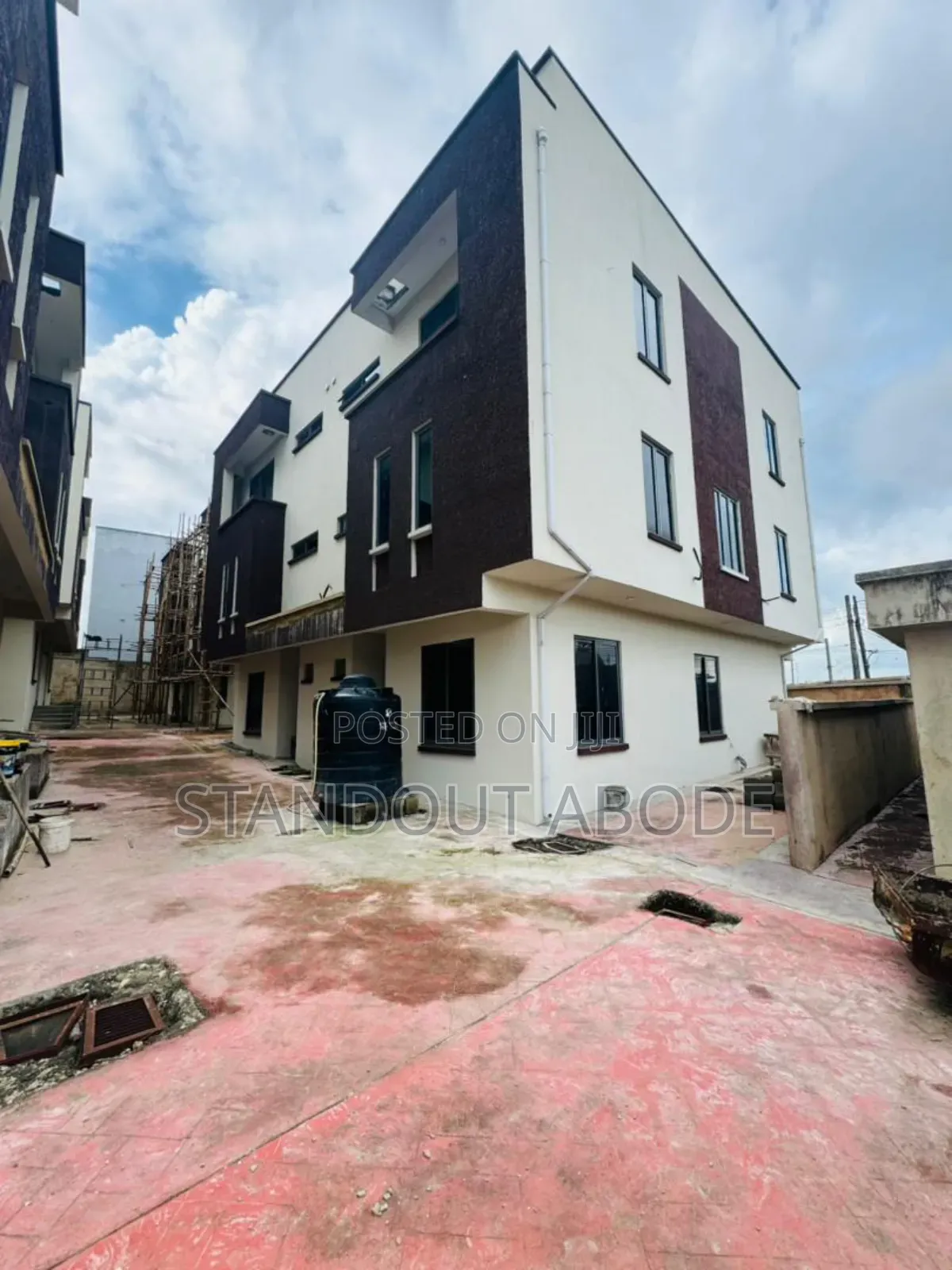 4bdrm Duplex in In An Eestate, Opebi for sale