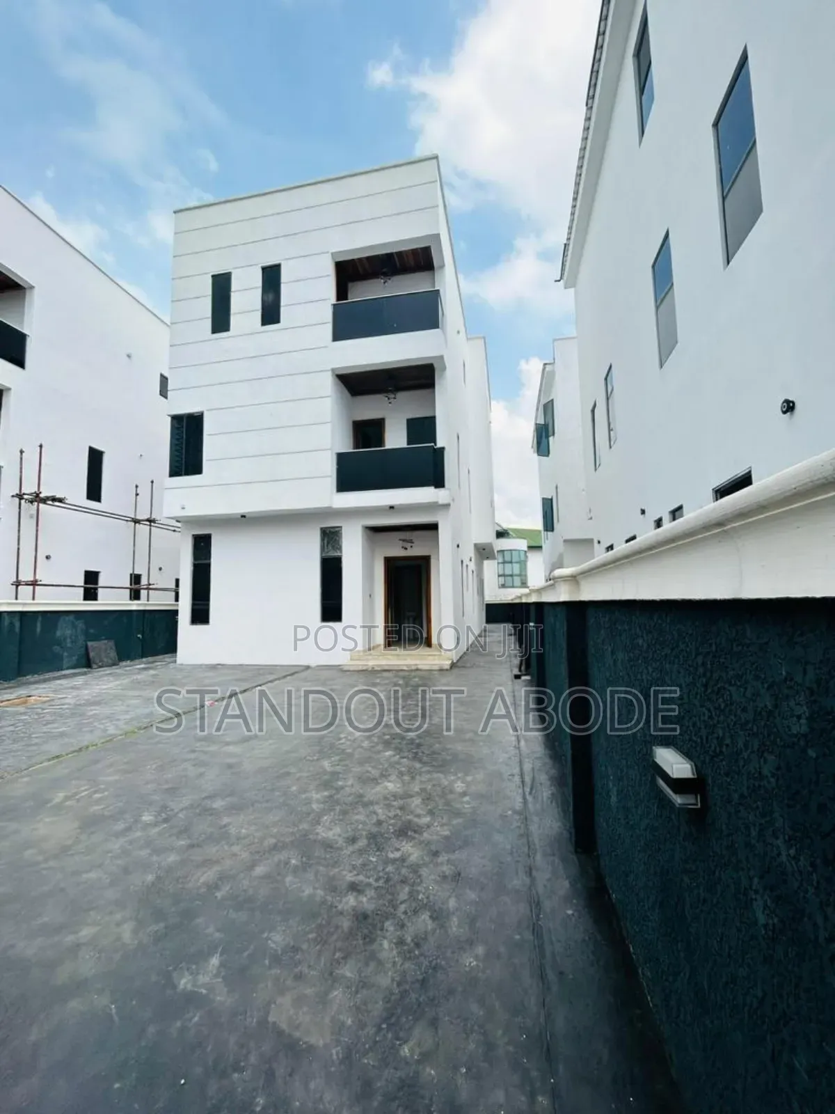 4bdrm Duplex in In An Estate, Ikeja GRA for sale
