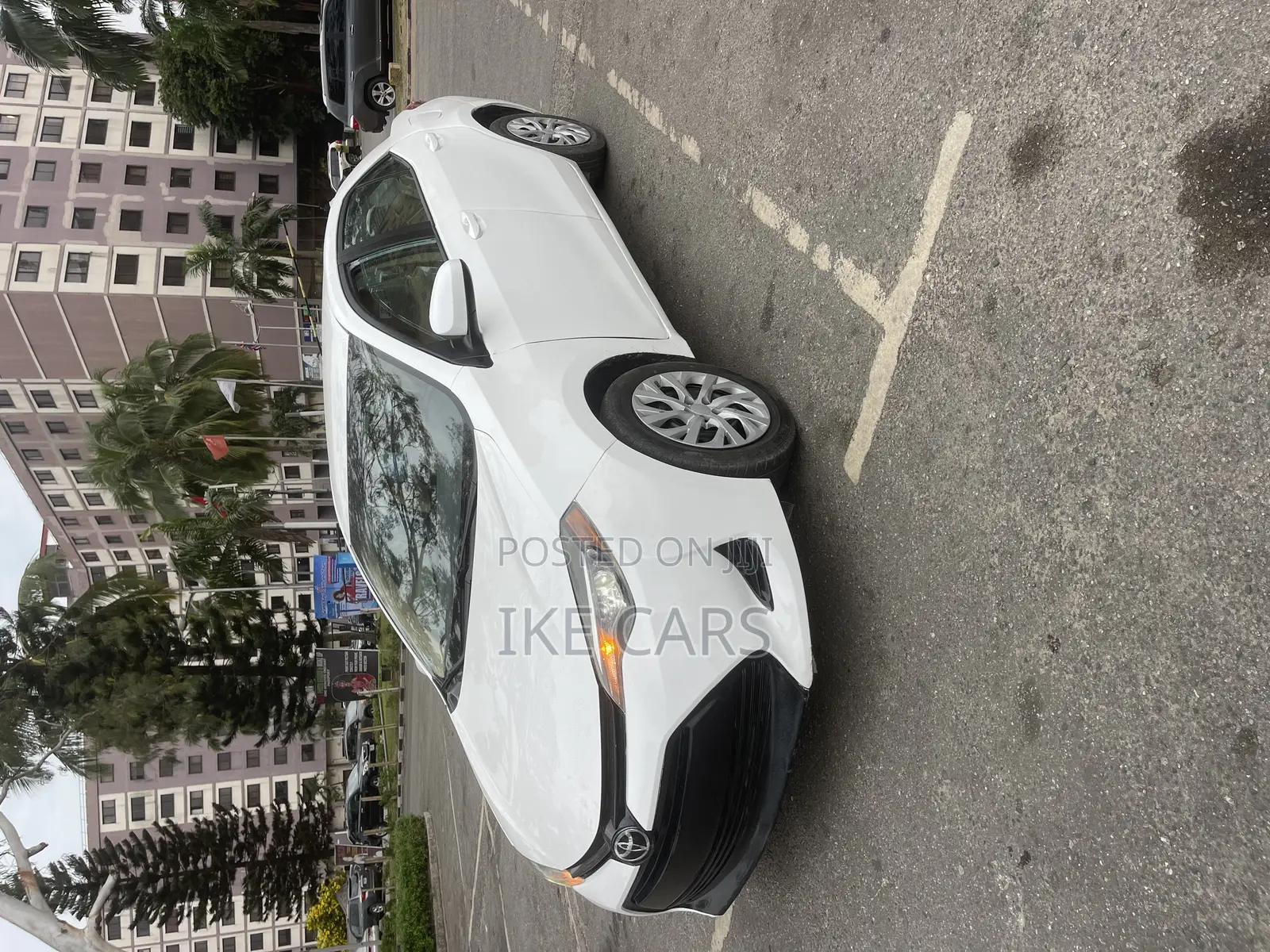 Toyota Corolla LE ECO 4dr Sedan (1.8L 4cyl CVT) 2017 White
