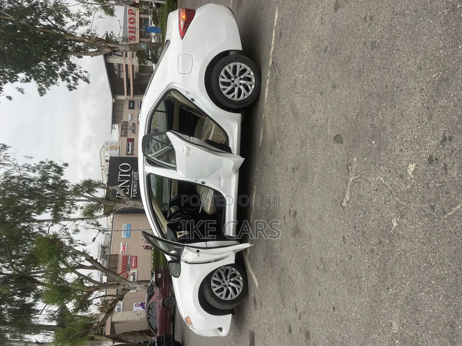Toyota Corolla LE ECO 4dr Sedan (1.8L 4cyl CVT) 2017 White
