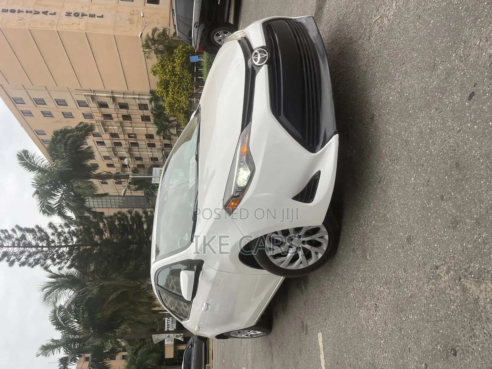 Toyota Corolla LE ECO 4dr Sedan (1.8L 4cyl CVT) 2017 White